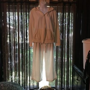 Capri and hooded top